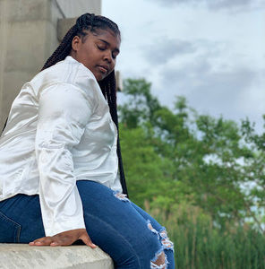 Meet your Posher, Demetra